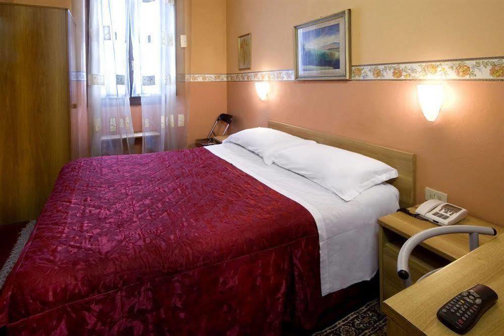 Hotel Guelfa Florenz Exterior foto