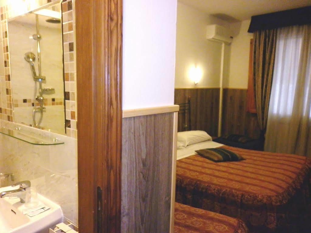 Hotel Guelfa Florenz Exterior foto
